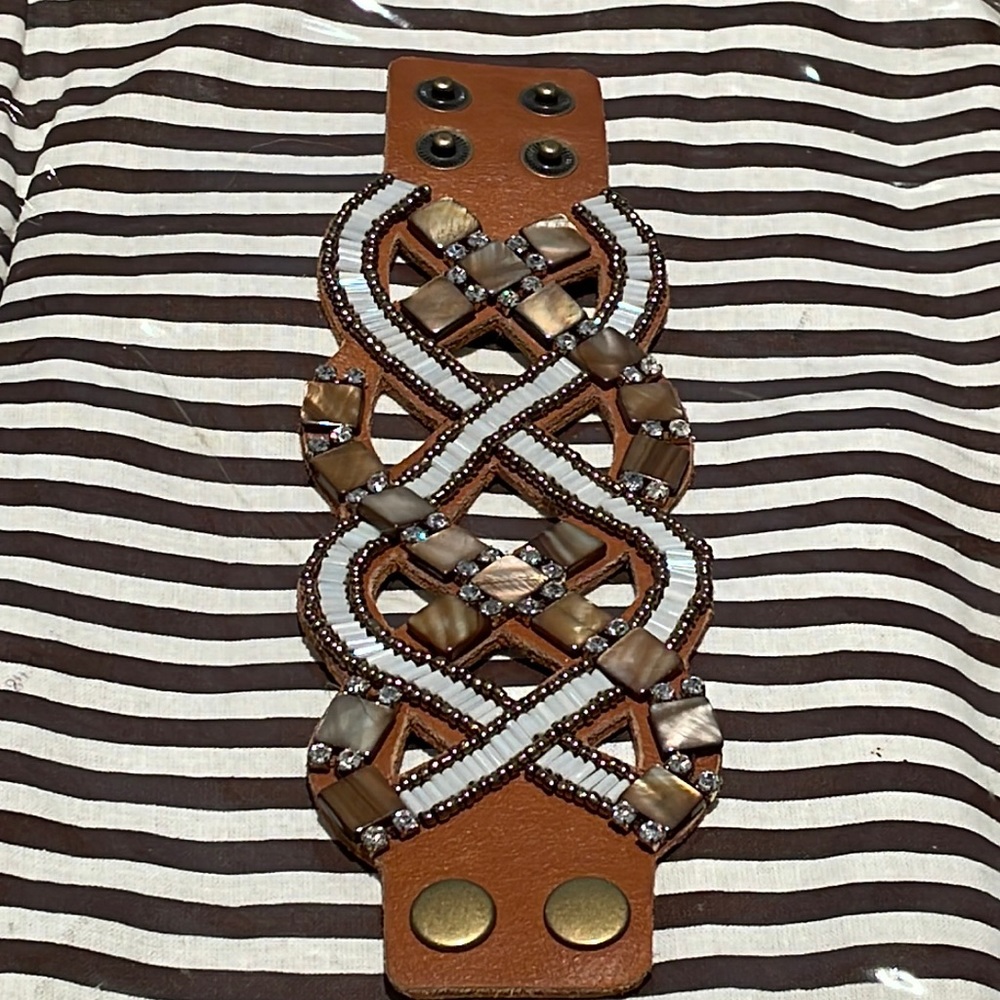 Tommy Bahama beaded and rhinestone brown leather bracelet with adjustable snaps.